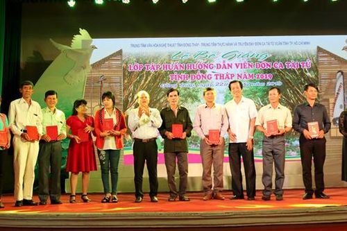 Bế giảng lớp tập huấn hướng dẫn viên đờn ca tài tử năm 2019