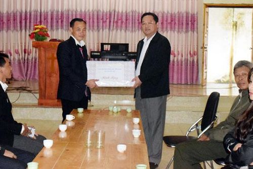 Huyện ủy Bắc Hà: Thăm hỏi, chúc mừng Giáng sinh tại xã Nậm Mòn