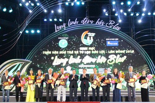 Thêm 11 doanh nghiệp trà, tơ lụa được cấp quyền sử dụng nhãn hiệu Trà B'Lao và Tơ lụa Bảo Lộc