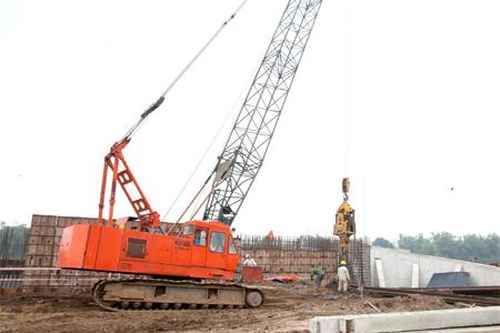 Khí thế hăng say trên công trường xây dựng âu Kim Đài