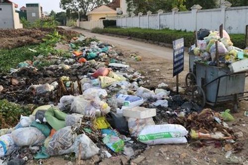Cần di chuyển bãi thu gom rác gây ô nhiễm dân cư