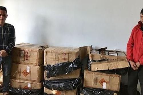 Bắt quả tang các đối tượng vận chuyển trái phép 3 tạ pháo