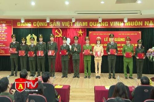 CATP Hà Nội bế giảng khóa 15, văn bằng 2, hình thức vừa học vừa làm