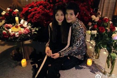 Hướng Tả - Quách Bích Đình kỷ niệm một năm phải lòng nhau