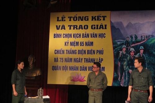 Bộ VHTTDL trao giải bình chọn kịch bản văn học kỷ niệm hai ngày trọng đại của dân tộc