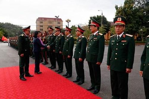 Phó chủ tịch nước Đặng Thị Ngọc Thịnh thăm và làm việc tại Bộ tư lệnh Quân khu 1