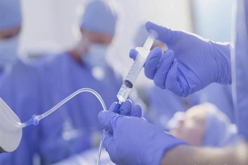 3 bác sĩ trẻ đột ngột qua đời trong 10 ngày, chuyên gia tiết lộ nguyên nhân