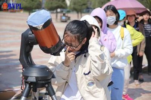 Ngắm nhật thực cuối cùng của thập kỉ