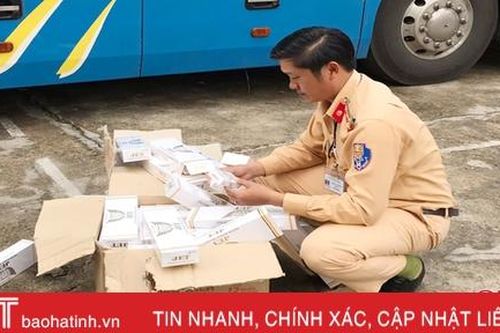 Bắt giữ xe khách chở 500 bao thuốc lá không có nguồn gốc
