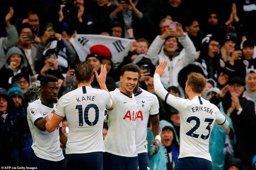 Tottenham ngược dòng đánh bại Brighton trong ngày lễ Tặng quà