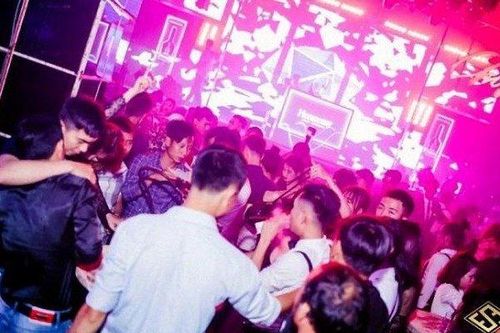 Bắt quả tang hơn 100 dân chơi phê ma túy trong quán bar