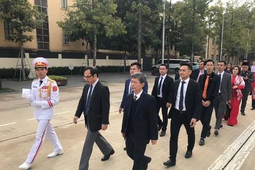 VINASME tổ chức đoàn doanh nhân, doanh nghiệp ba miền vào Lăng viếng Chủ tịch Hồ Chí Minh