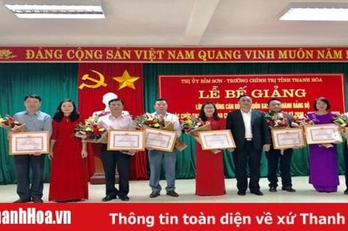 Bế giảng lớp bồi dưỡng cán bộ dự nguồn BCH Đảng bộ và các chức danh lãnh đạo chủ chốt thị xã Bỉm Sơn
