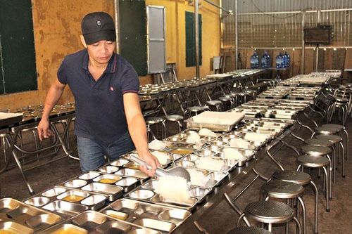Bữa cơm bán trú yêu thương