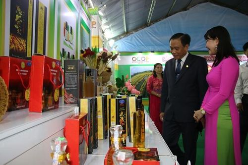 Hội chợ thu hút hơn 20.000 ngàn lượt khách tham quan, mua sắm