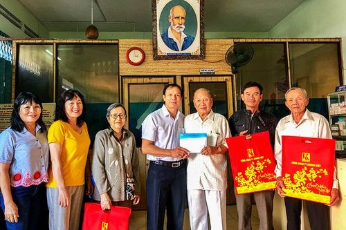 Công đoàn Tổng Công ty Khánh Việt: Tài trợ 120 triệu đồng cho Phòng khám bệnh từ thiện A. Yersin
