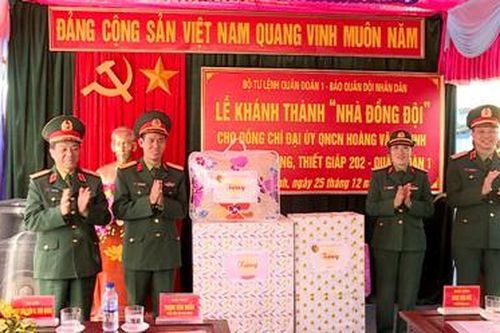 Khánh thành và bàn giao nhà đồng đội cho Đại úy Hoàng Văn Chinh