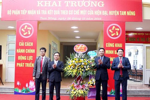 Huyện Tam Nông khai trương bộ phận Một cửa hiện đại