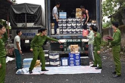 Hơn 1.000 chai rượu lậu suýt được về Hà Nội 'đón Tết'