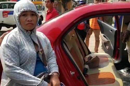 Giấu ma túy trong mũ len, dẫn con nhỏ đi 'giao hàng'