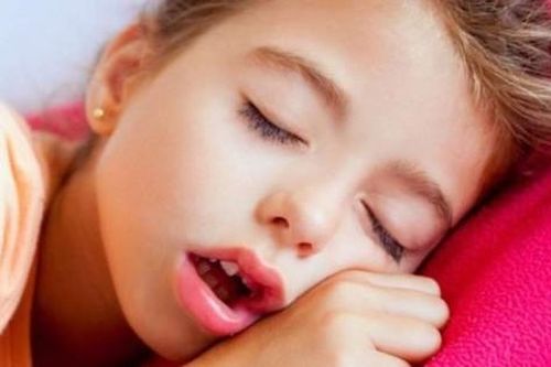 Bị nghẹt mũi về đêm khi trời lạnh, cần làm gì để nhanh khỏi?