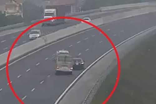 Xe ô tô đi lùi 6km trên cao tốc Hà Nội - Hải Phòng, suýt gây họa cho xe khách