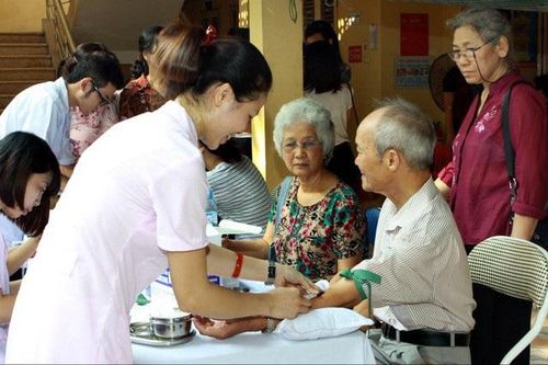 Chăm sóc người cao tuổi còn nhiều khoảng trống