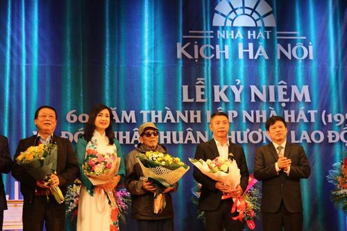 Nhà hát Kịch Hà Nội kỷ niệm 60 năm thành lập và đón nhận Huân chương Lao động hạng Ba