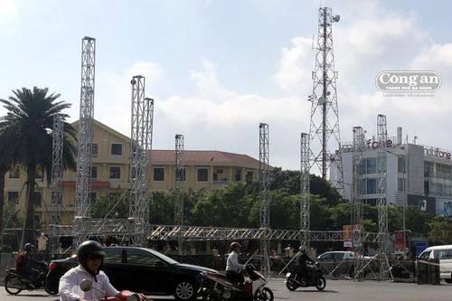 Sân khấu Chào năm mới 2020 dựng giữa Quốc lộ 1A khi chưa được cấp phép