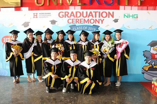 2.000 tân cử nhân, thạc sĩ HIU nhận bằng tốt nghiệp