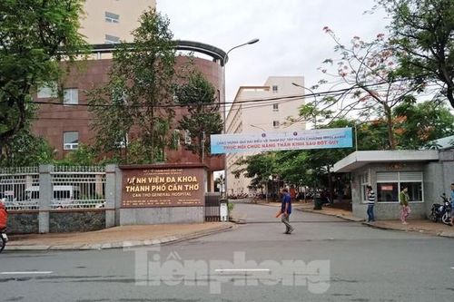 Nữ sinh trường y tố bị bảo vệ bệnh viện đánh khi đi thang máy