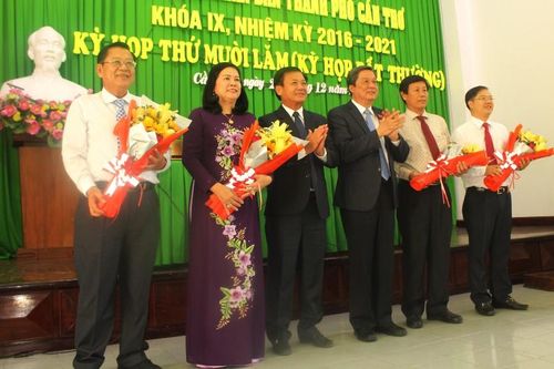 Cần Thơ miễn nhiệm và bầu Ủy viên UBND thành phố