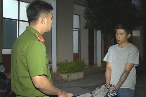 Trộm cắp tài sản của bạn cùng phòng đem bán