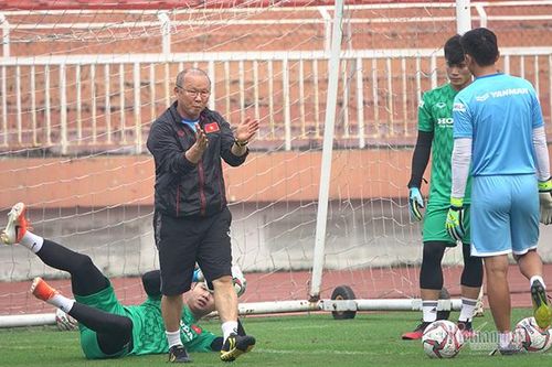 U23 Việt Nam trước ngày lên đường: Thầy Park phát cáu với thủ môn