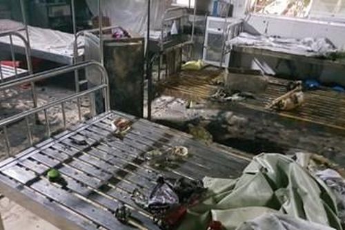 Bệnh nhân đốt bệnh viện khống chế điều dưỡng viên