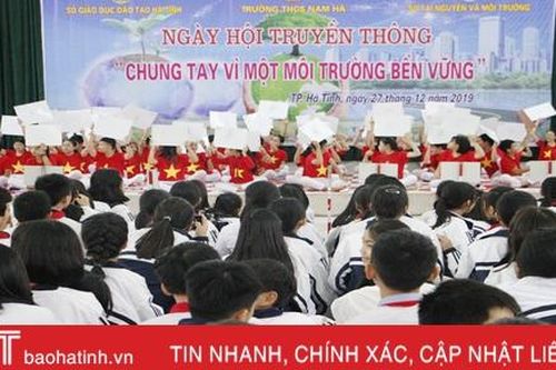 Học sinh TP Hà Tĩnh rung chuông vàng 'Chung tay vì một môi trường bền vững'