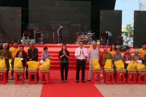 Kiên Giang dành 6,1 tỷ đồng tặng quà Tết cho hộ nghèo