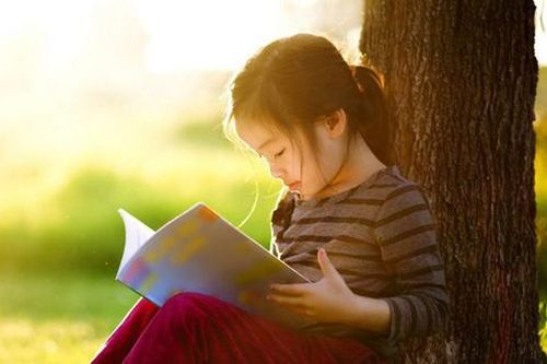 Điểm số trên lớp không phải yếu tố quyết định, sở hữu 2 điều dưới đây mới chứng tỏ con bạn là đứa trẻ thông minh