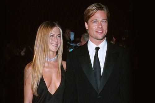 Brad Pitt tán tỉnh lại vợ cũ