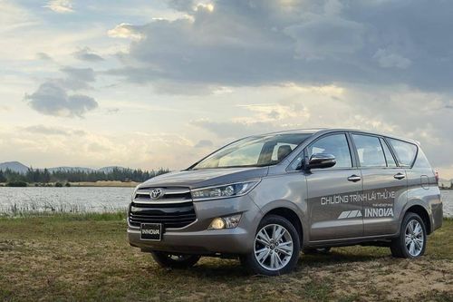 Toyota Innova đại hạ giá, kịch chiến với đối thủ Mitsubishi Xpander