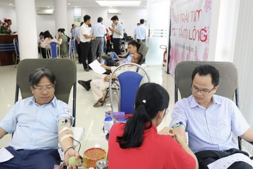 EVNGENCO2: Sôi nổi với tuần lễ hồng EVN lần thứ V