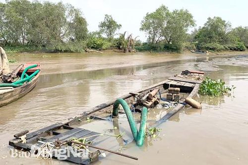Nổ súng bắt nhóm 'cát tặc' trong đêm