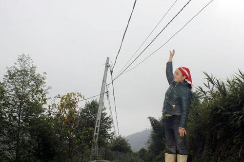 Thôn nghèo chờ điện