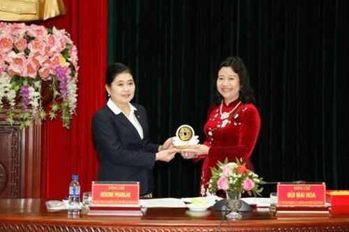 Đoàn công tác lớp cao cấp lý luận chính trị của cán bộ Đảng Nhân dân cách mạng Lào làm việc tại Ninh Bình