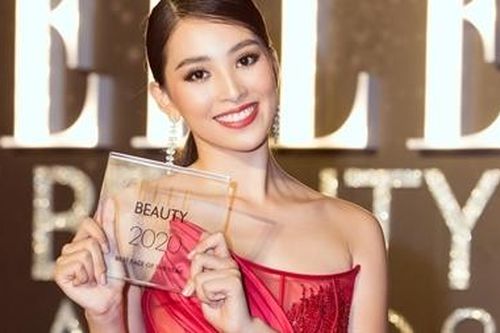 Hoa hậu Tiểu Vy nhận giải gương mặt hoàn hảo nhất năm