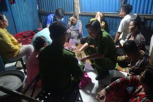 Phá ổ cờ bạc có nhiều chị em tham gia