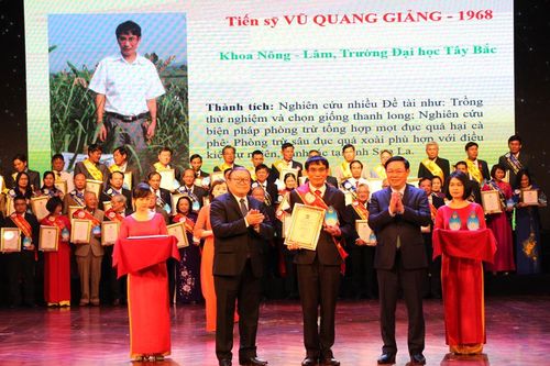 Vinh danh 62 'Nhà khoa học của nhà nông'