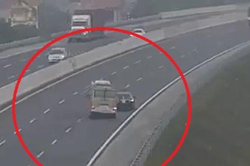 Phạt 1 triệu đồng, tước GPLX 2 tháng đối với tài xế lùi xe 6km trên cao tốc