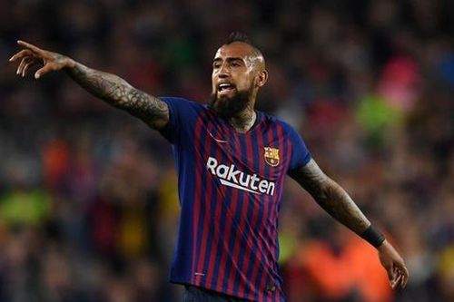 Vidal kiện Barca ra tòa vì quỵt tiền thưởng