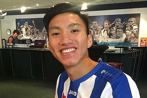 Cựu HLV Heerenveen cho rằng đội bóng trả lương Văn Hậu quá cao